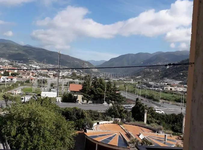 Bilocale In Palazzo Quinto Piano Con Ascensore * Arma di Taggia
